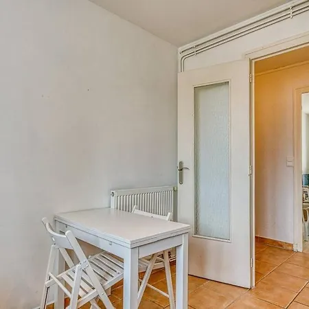 Apartment 2 Chambres, Calme, Equipe, Commerces Au Pied