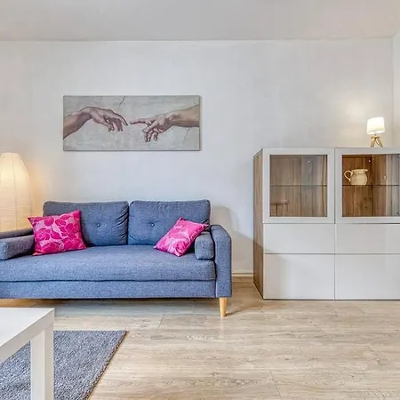 2 Chambres, Calme, Equipe, Commerces Au Pied Lägenhet *